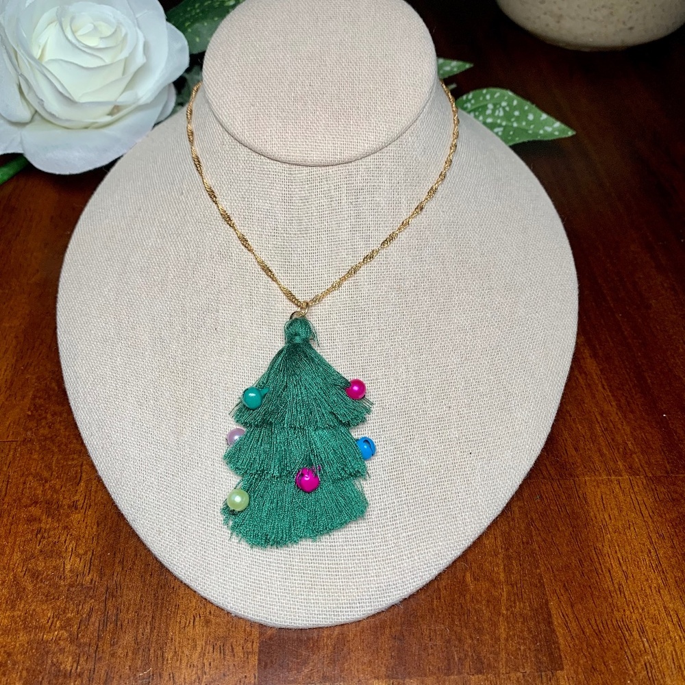 WHO-VILLE Style Tassel Christmas Tree Necklace on a 23.5”-26” gold tone chain